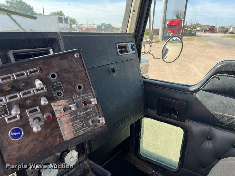 image for item DS3071 1998 Kenworth  W900 semi truck