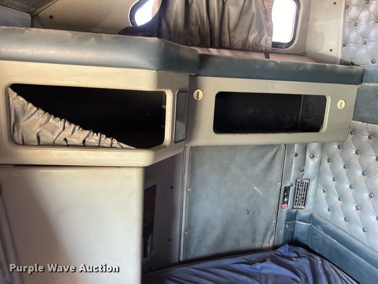 image for item DS3071 1998 Kenworth  W900 semi truck