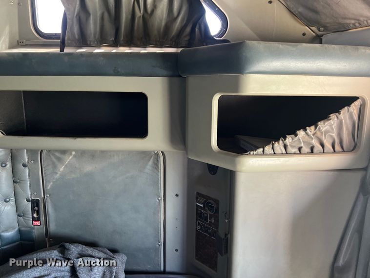 image for item DS3071 1998 Kenworth  W900 semi truck