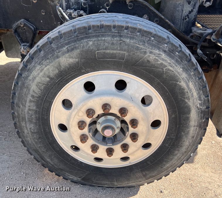 image for item DS3071 1998 Kenworth  W900 semi truck