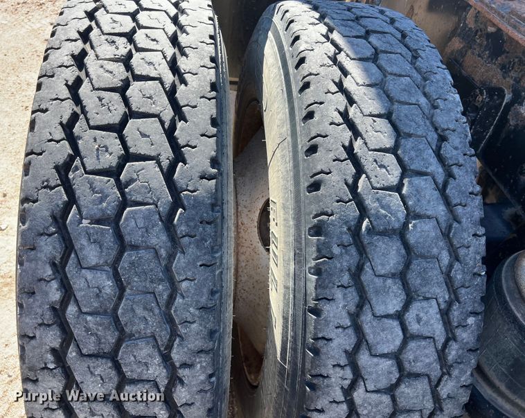 image for item DS3071 1998 Kenworth  W900 semi truck