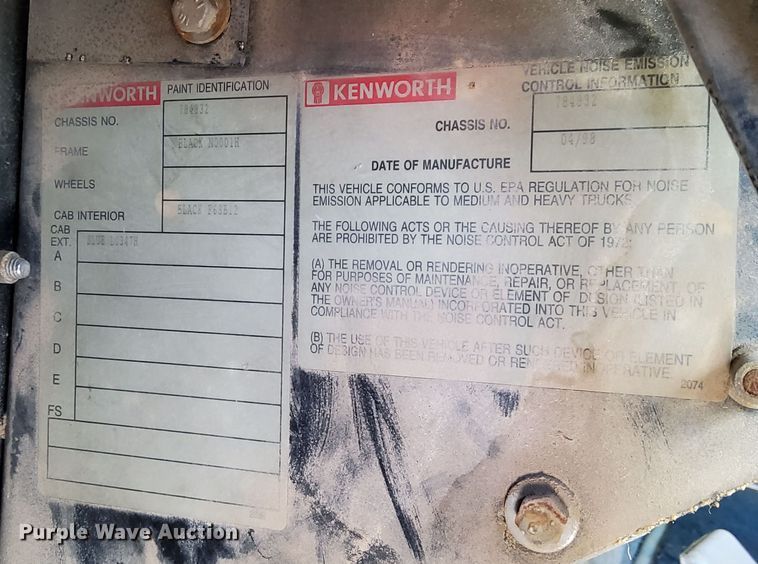 image for item DS3071 1998 Kenworth  W900 semi truck