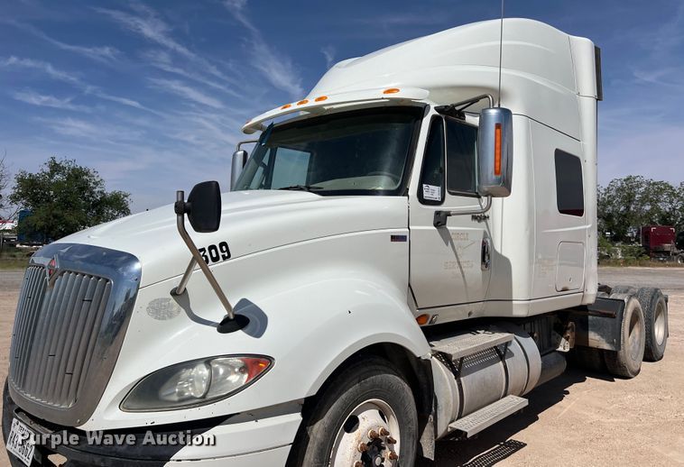 image for item DS3072 2013 International  ProStar Plus semi truck