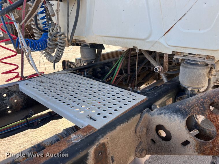 image for item DS3072 2013 International  ProStar Plus semi truck