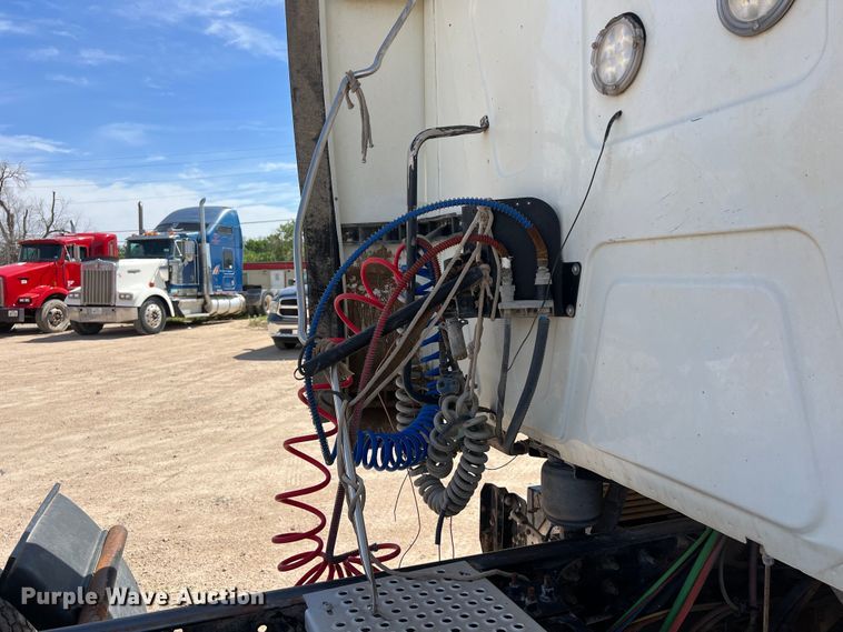 image for item DS3072 2013 International  ProStar Plus semi truck