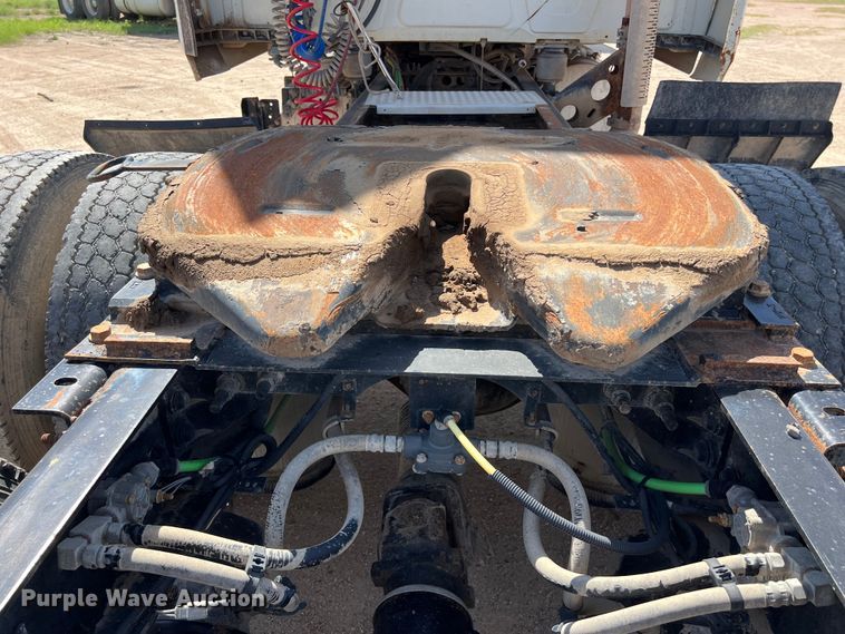 image for item DS3072 2013 International  ProStar Plus semi truck