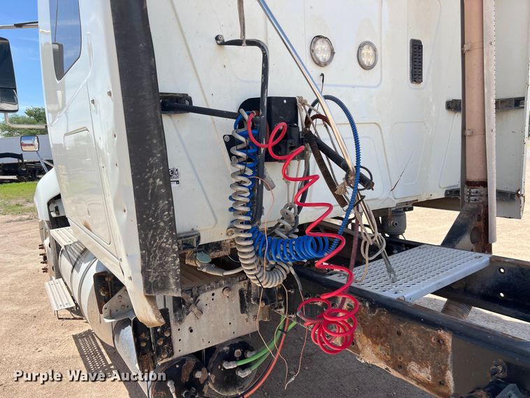 image for item DS3072 2013 International  ProStar Plus semi truck