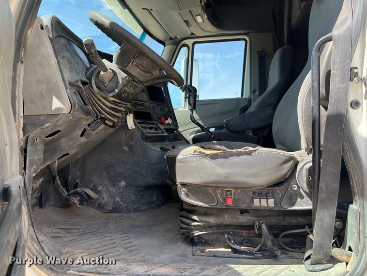 image for item DS3072 2013 International  ProStar Plus semi truck