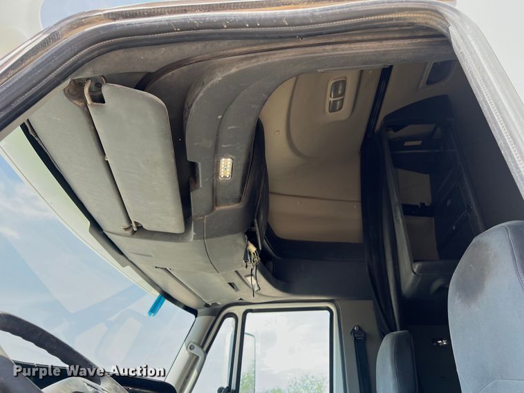 image for item DS3072 2013 International  ProStar Plus semi truck