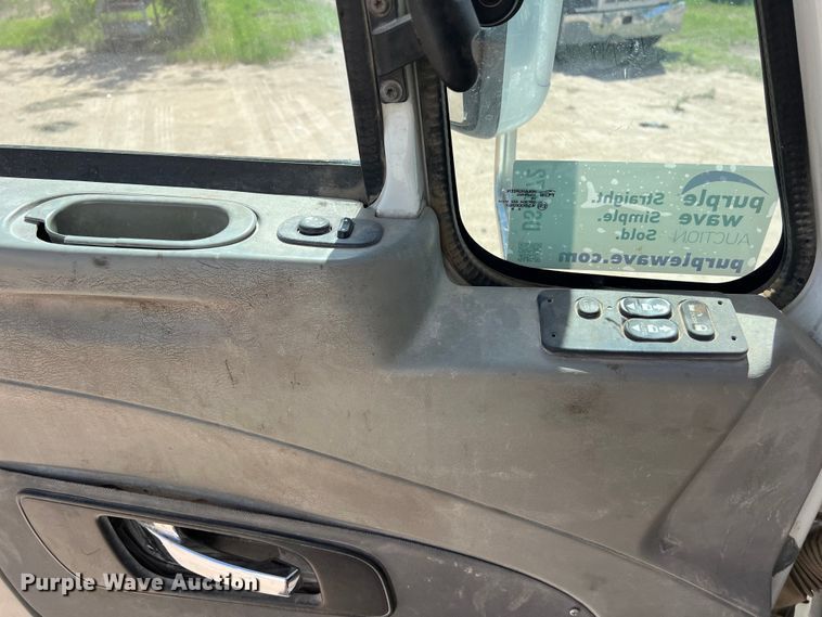 image for item DS3072 2013 International  ProStar Plus semi truck