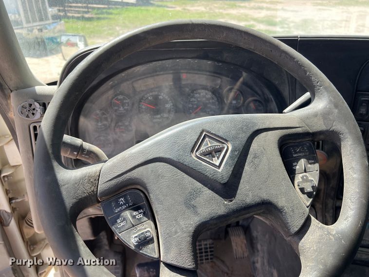 image for item DS3072 2013 International  ProStar Plus semi truck