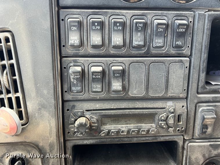 image for item DS3072 2013 International  ProStar Plus semi truck