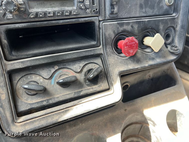 image for item DS3072 2013 International  ProStar Plus semi truck