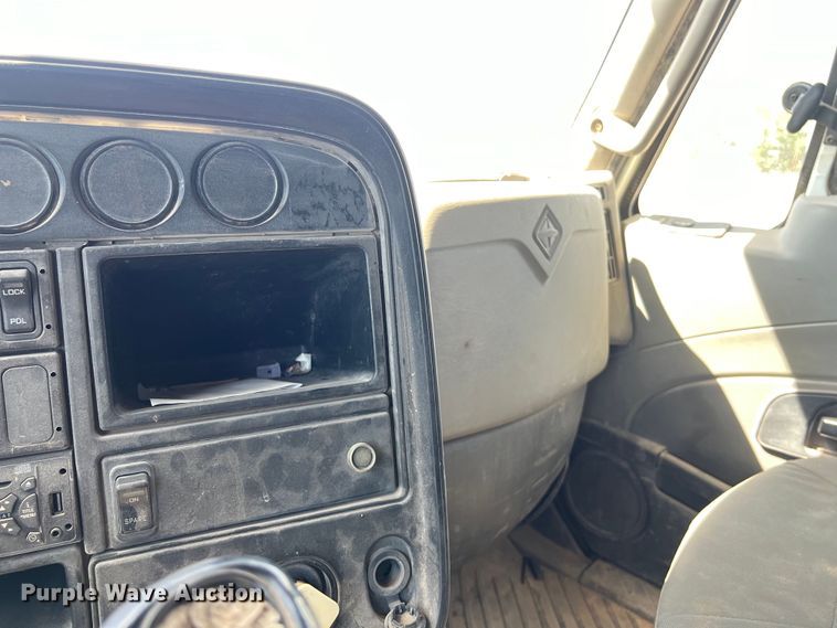 image for item DS3072 2013 International  ProStar Plus semi truck