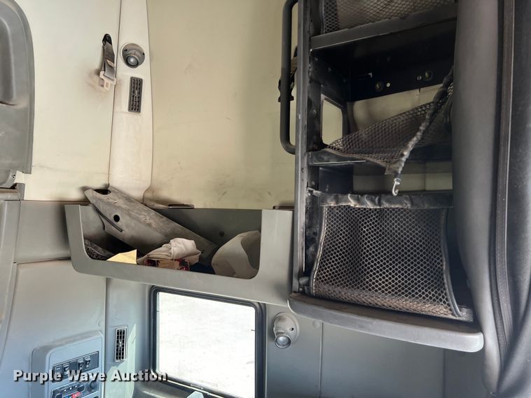 image for item DS3072 2013 International  ProStar Plus semi truck