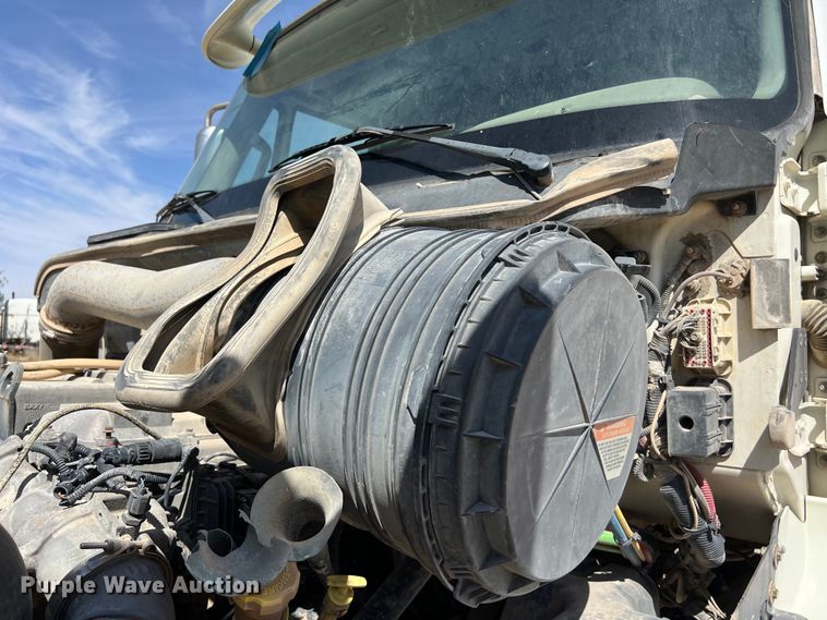 image for item DS3072 2013 International  ProStar Plus semi truck