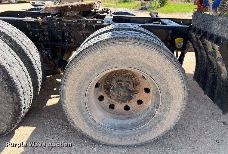 image for item DS3072 2013 International  ProStar Plus semi truck