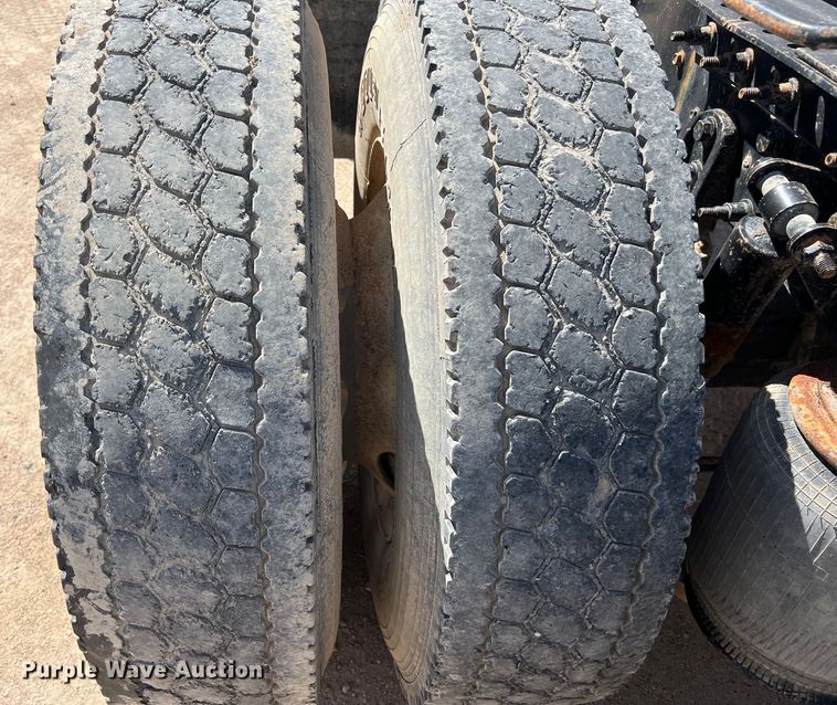 image for item DS3072 2013 International  ProStar Plus semi truck