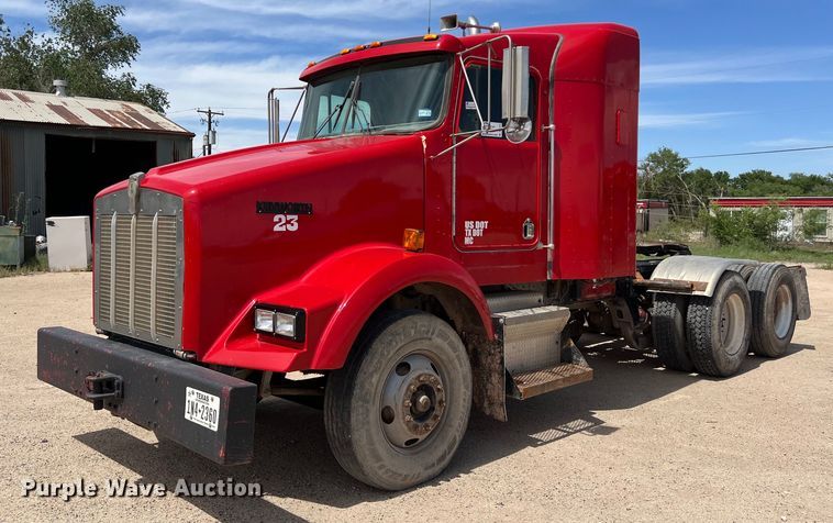 image for item DS3073 2000 Kenworth   T800 semi truck