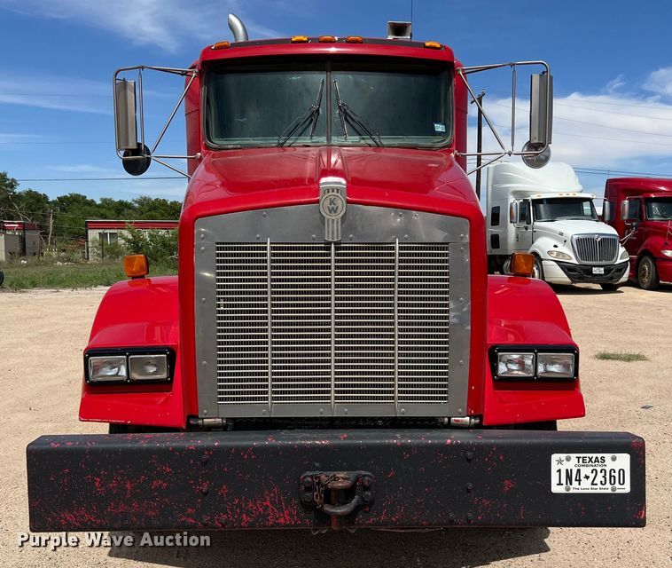 image for item DS3073 2000 Kenworth   T800 semi truck