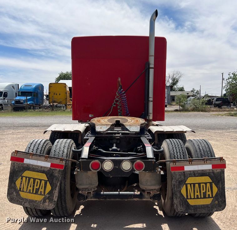 image for item DS3073 2000 Kenworth   T800 semi truck