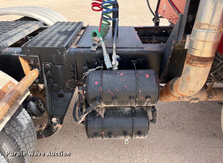 image for item DS3073 2000 Kenworth   T800 semi truck