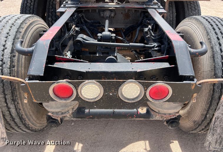 image for item DS3073 2000 Kenworth   T800 semi truck