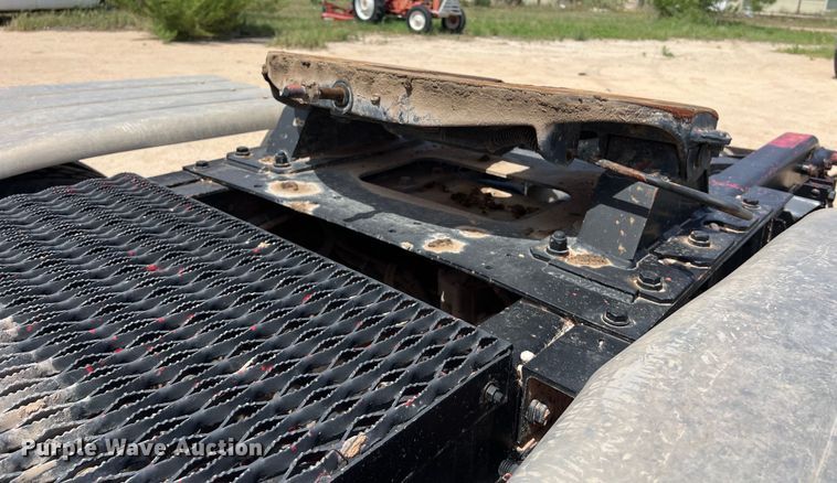 image for item DS3073 2000 Kenworth   T800 semi truck