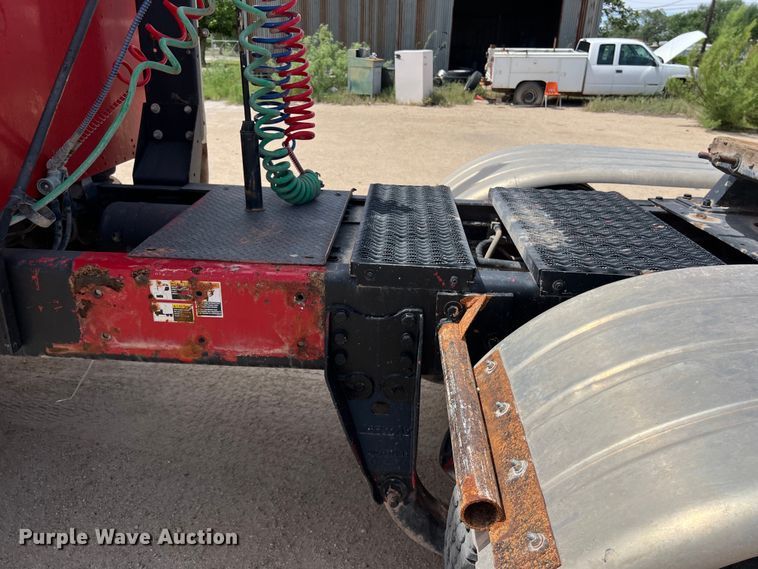 image for item DS3073 2000 Kenworth   T800 semi truck