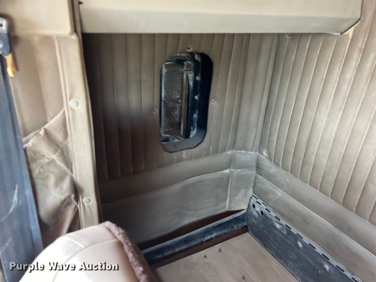 image for item DS3073 2000 Kenworth   T800 semi truck