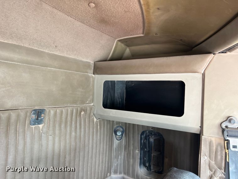 image for item DS3073 2000 Kenworth   T800 semi truck