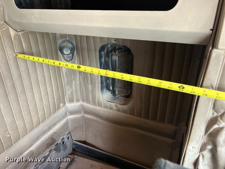 image for item DS3073 2000 Kenworth   T800 semi truck