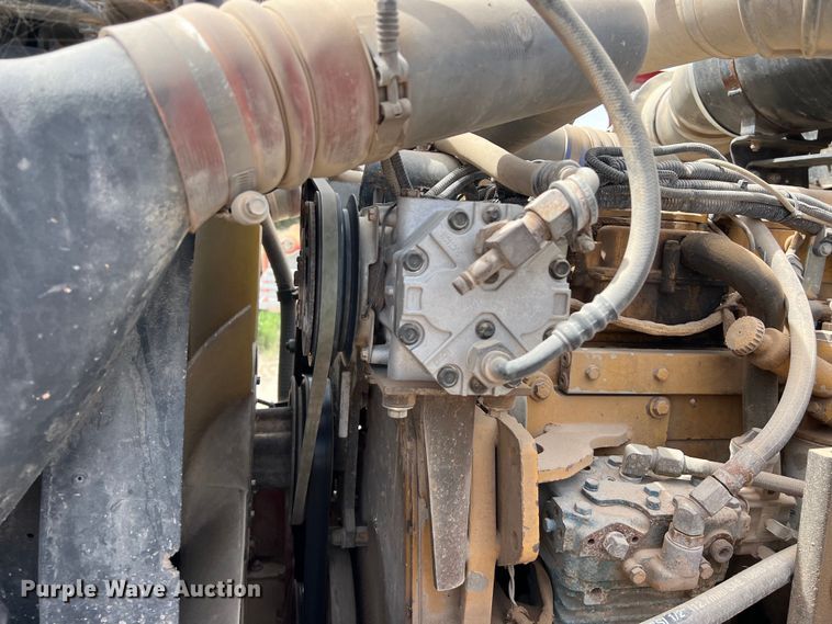 image for item DS3073 2000 Kenworth   T800 semi truck