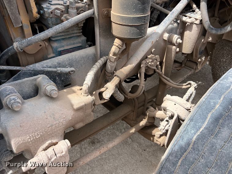 image for item DS3073 2000 Kenworth   T800 semi truck