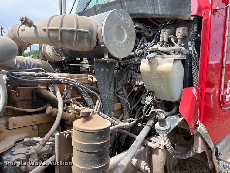 image for item DS3073 2000 Kenworth   T800 semi truck