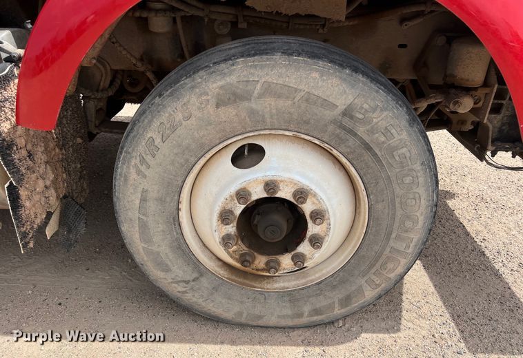 image for item DS3073 2000 Kenworth   T800 semi truck