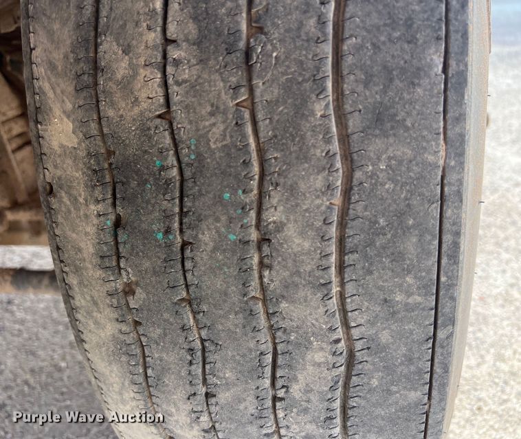 image for item DS3073 2000 Kenworth   T800 semi truck