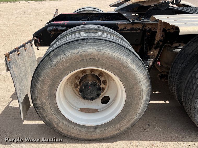 image for item DS3073 2000 Kenworth   T800 semi truck