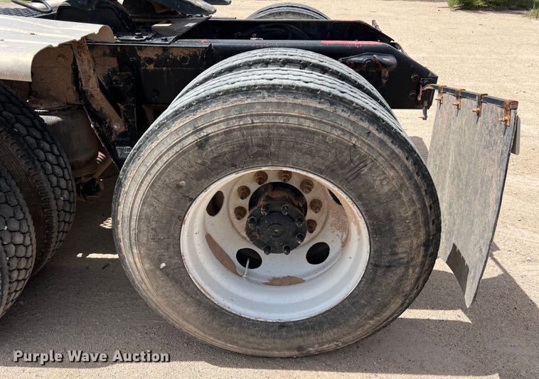 image for item DS3073 2000 Kenworth   T800 semi truck