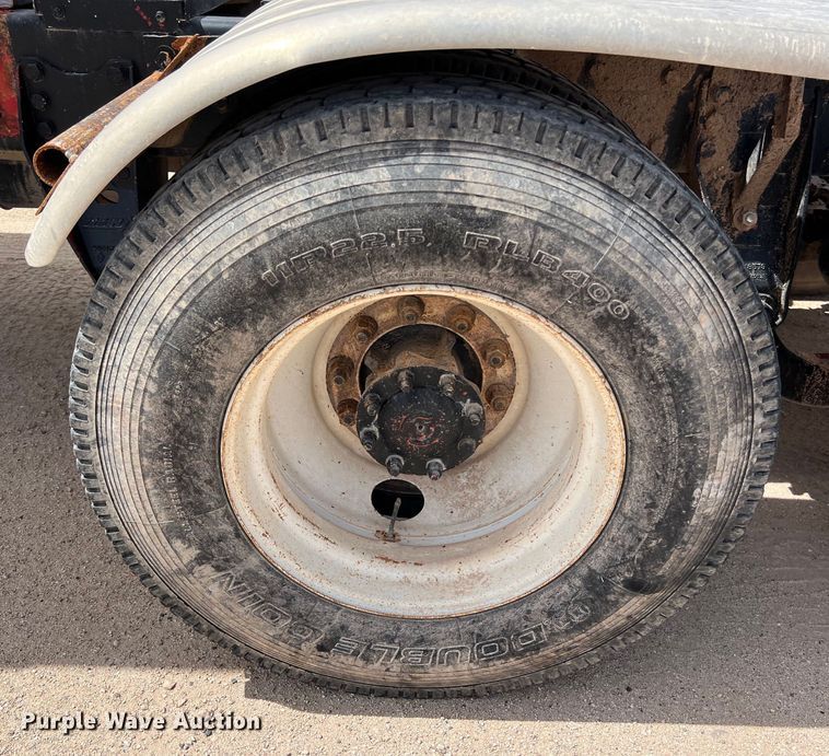 image for item DS3073 2000 Kenworth   T800 semi truck