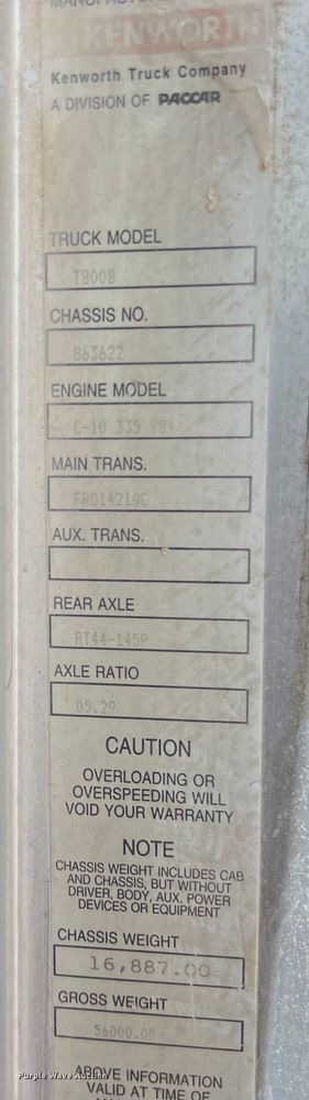 image for item DS3073 2000 Kenworth   T800 semi truck