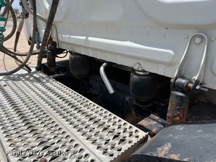 image for item DS3075 2010 Freightliner  Cascadia  semi truck