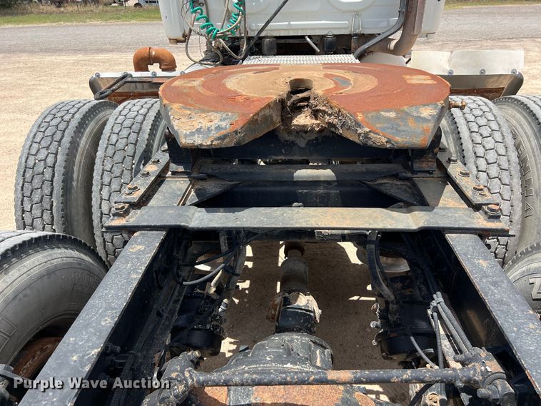 image for item DS3075 2010 Freightliner  Cascadia  semi truck