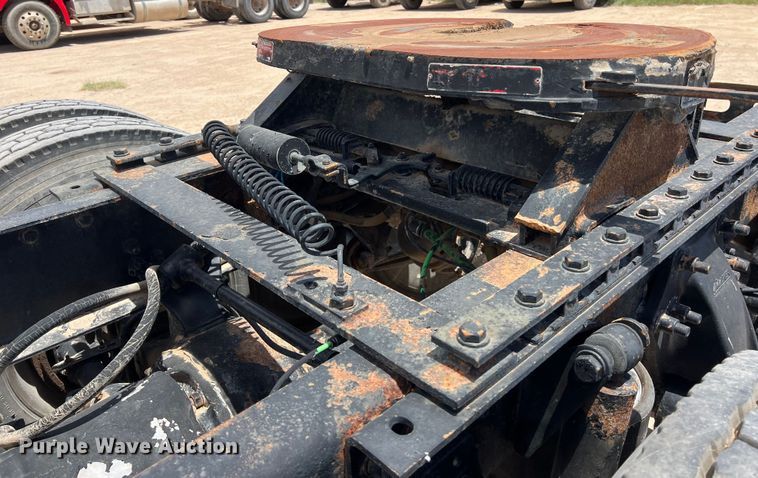 image for item DS3075 2010 Freightliner  Cascadia  semi truck