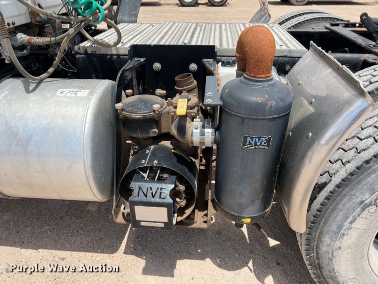 image for item DS3075 2010 Freightliner  Cascadia  semi truck