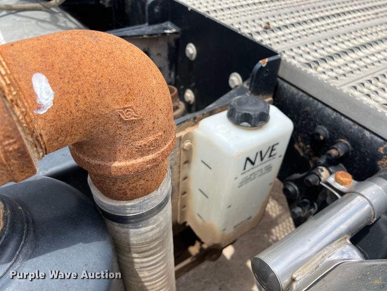 image for item DS3075 2010 Freightliner  Cascadia  semi truck