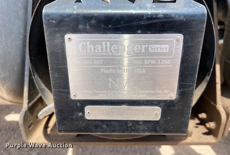 image for item DS3075 2010 Freightliner  Cascadia  semi truck