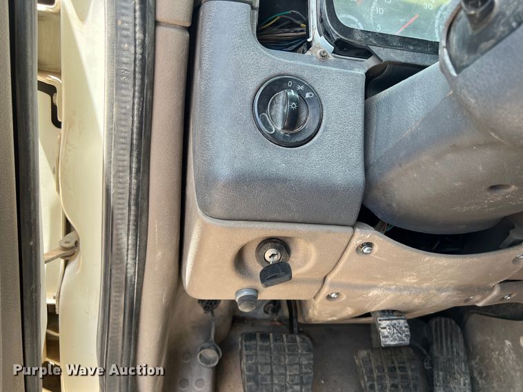 image for item DS3075 2010 Freightliner  Cascadia  semi truck