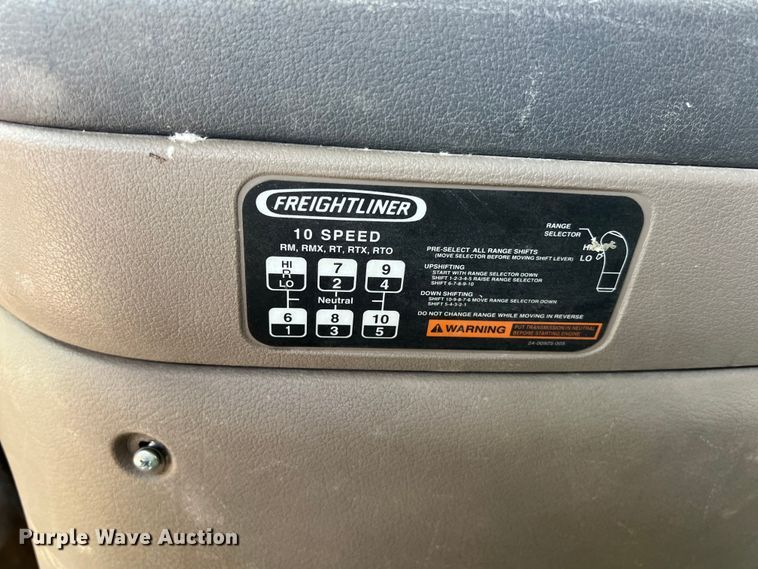 image for item DS3075 2010 Freightliner  Cascadia  semi truck