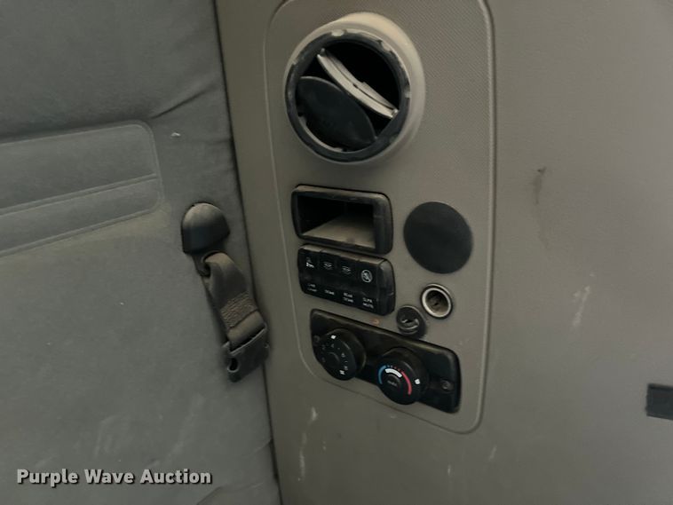 image for item DS3075 2010 Freightliner  Cascadia  semi truck